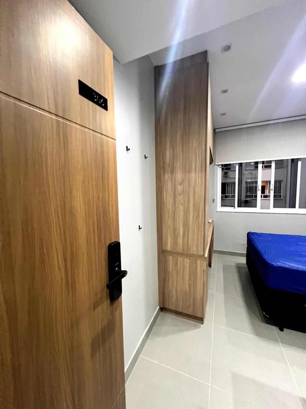 For 2 People Steps From Copacabana Apartemen
